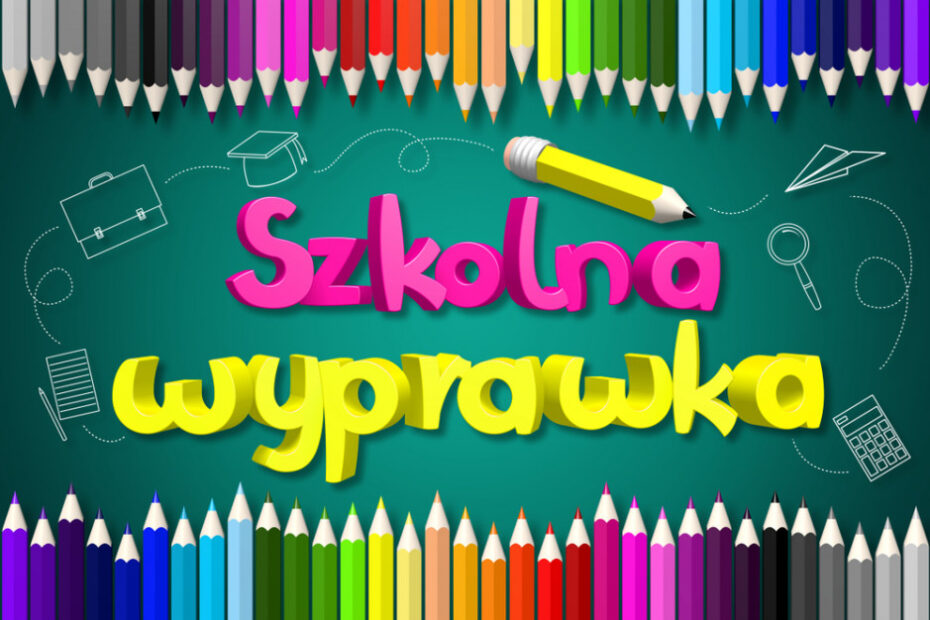 Na zielonym tle jest napis różowo-żółty ,,Wyprawka szkolna". Na górze i na dole znajdują się różnokolorowe kredki ołówkowe.